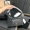 Şık hobo hippi alt koltuklu el çantası deri crossbody tasarımcı çanta kapitone elmas omuz çantası