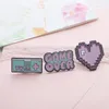 Pins Broschen Rosa Pixel Herz Spiel Maschine Über Emaille Pins Mode Denim Jacken Rucksack Pin Button Brosche Für Frauen Männer jew280p