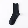 Chaussettes noires de haute qualité pour hommes, mi-mollet, absorbant la sueur et respirantes, adaptées à l'automne et à l'hiver, vêtements d'affaires décontractés idéaux