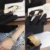 Klassisk högkvalitativ armband Luxury Jewelry Bangle Fashion Style Design Populära Internationella märken Valda kvalitet Family Gift R240U