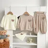 Комплекты одежды Детский комплект в полоску для девочек и мальчиков, весна-осень, повседневная одежда для малышей с рисунком медвежонка, комплект из двух предметов, корейская версия 231013