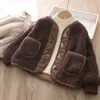 다운 코트 가을 가을 겨울 소년 옷 여자를위한 한국 가디건 세분화 된 벨벳 느슨한 양고기 따뜻한 어린이 재킷 231013