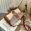 Bolsa popular 2023 nova bolsa de ombro versátil nas axilas projetada por mulheres minoritárias crossbody e pequeno quadrado