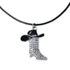 Pendentif Colliers Délicat Strass Cristal Incrusté Émail Métallique Cowboy Bottes Chapeau Collier Pour Chanceux Bling Ras Du Cou