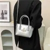 Дизайнерская французская ниша супер горячая маленькая сумка для женщин Новая высококачественная иностранная сумочка поперечного кузова в иностранном стиле.