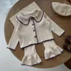 Zestawy odzieży 7 7 Zestaw dziecka 2023 Atmnen niemowlę Knittted Suit Contrast Contrast Cardigan Bell Bottoms Dwuczęściowy dziewczyna 231012