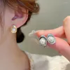 Pendientes de tuerca de moda coreana para mujer y niña, aretes geométricos ovalados de perlas simuladas, joyería sencilla de lujo ligera de alta gama