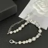 Boutique Luxury Pearl Armband 925 Silver Charm Chain Armband Ny höstens högkvalitativa smyckesdesign för kvinnor Romantisk presentarmband Designer smycken