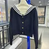 Ju abbinato a cardigan lavorato a maglia con colletto blu scuro pigro da donna a righe a maniche lunghe in stile college a contrasto