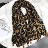 Lenços Design de moda Sexy Leopard Dot Borla Viscose Xaile Lenço de Alta Qualidade Lenço Outono Inverno Foulards Muçulmano Hijab Sjaal 231012