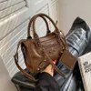 Bandoulière Simple et sac 2023 printemps nouvelle mode Rivet sac à main personnalisé épaule bandoulière sacstylishhandbagsstore