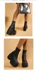 Feste weiße schwarze Mode übergroße dicke Unterseite Slope Heel Damen kurze Stiefel wasserdichte hohe Plattform elastische Matsutake Single Booten große Martin B J28Y #