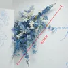 Decoratieve bloemen op maat gemaakte blauwe bruiloft bloem scène display hal geplaatst zijde huwelijksaanzoek decoratie rij