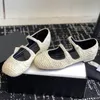 Bayan Elbise Ayakkabı Tasarımcısı Mary Jane Strech Strass Bale Ayakkabı Tüvit Klasik Siyah Beyaz Slaytlar Toz Tuzlu Alçak Topuklu Somunlar Retro Yuvarlak Ayak Parçalaşma Ayakkabı