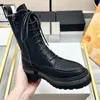 Marca de luxo 2023 BC Martin Botas de couro frisado meia manga invertida lã retro botas de motocicleta estilo britânico botas curtas femininas comércio exterior