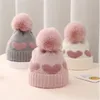 2023 Ny Autumn Winter Baby Sticked Hats Girls Acrylic Thickning Warm Toddler Beanie Söta hjärtan Nyfödda Hattar i 0-12 månader GC2381