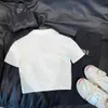 Nouveau Polo col autocollant lettre enveloppé manches courtes doux Cool épicé fille enveloppé taille pur haut blanc pour les femmes