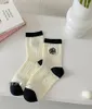 Women Socks 2023 فصل الشتاء عالي الجودة الأنيقة الكلاسيكية بالأبيض والأسود.