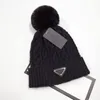 Klassisk designer Fall/Winter Fedora Hot Men's and Women's Fashion Universal Knit Hat Fall Wool Outdoor Warm Hairball Hat
