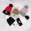 Warme Wintermützen, Designer-Beanie, Weihnachtsmützen, zweifarbige Bommelmütze, Eimermütze, Mütze, Wollstrickmütze, Frühlingsschädelkappen, Buchstaben, lässige Outdoor-Mützen