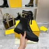 Kutu Designer Boots ile Kadın Platformu Boot Silhouette ayak bileği Martin Öngen Gerçek Deri En İyi Kalite Klasik Dantel Up Marka Dış Dış Dışarısı 10A Boyut 35-41