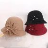 Berretti in lana con fiori e perle Decorazione Cappello a secchiello Vari cappelli invernali di alta qualità belli e comodi rotondi 2023 per le donne