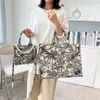 2023女性用の高級デザイナーハンドバッグLuxurysブランドバッグJacquard Embroidery Shopper Beach SholdledBag Goggeous Canvas Toteバッグ