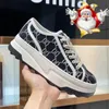 Nuovo designer moda donna piattaforma scarpe casual sneakers scarpe da ginnastica ricamate nere bianche strisce verdi che camminano uomo donna 1977 sneakers Screener