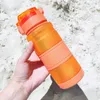 Tumblers Sports Water Bottle Tritan Plastic Protein Sharker Travel Gym Yoga för KidsAdult Drinkware -flaskor med skala 231013