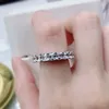 Pierścienie klastrowe Spring Qiaoer Przyjazd 925 Srebrny srebrny 4 mm Asscher Cut Symulowany moissanite Ring Pierścień Dziewczynki