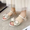 Sapatos de vestido feminino fivelas calçados sandálias verdes para mulher com saltos médios verão 2023 plataforma arco praia designer sandália diária h