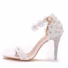 Robe chaussures cristal reine femmes dentelle chaussures de mariage mince talons hauts blanc mariée sandales à bout ouvert été sangle cheville sexy robe de soirée 231012