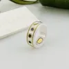 Bagues de créateurs de bijoux Bague en céramique 18 carats en or rose Bee Planet Tendance Couple personnalisé Bague en céramique noire et blanche polie