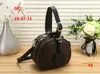 2023 Designer de luxe Boite Chapeau Sac rond Gâteau Sac à bandoulière en peau de vache Nano Sac à main Cluchs Sac pour appareil photo mobile pour femme Sac de maquillage Dhgate Sac à bandoulière Nouveau