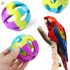 Andra fågelförsörjningar 7cm ABS Ball Chewing Toy Biting With Bell Parakeet Parrot Pet Supply Multicolor Training Toys Interactive