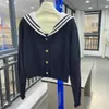 Ju abbinato a cardigan lavorato a maglia con colletto blu scuro pigro da donna a righe a maniche lunghe in stile college a contrasto