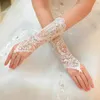 Five Fingers Gloves 1 Pair WhiteRedBeige Bridal Elegant Short Paragraph Rhinestone White Lace Glove Beautiful Wedding Accessories 231012