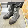 Marca de luxo 2023 BC Martin Botas de couro frisado meia manga invertida lã retro botas de motocicleta estilo britânico botas curtas femininas comércio exterior