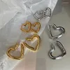 Pendientes de aro de Metal francés, diseño de nicho femenino de amor, corazón de melocotón Simple de gama alta, accesorios de joyería que combinan con todo, 301P