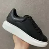 2024 Designers Sneaker Oversized Sapatos Casuais Sole Preto Couro Veludo Camurça Mulheres Alpercatas Mens Alta Qualidade Flat Lace Up Treinadores Sapatilhas Plataforma Bota de Pele