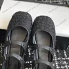 Bayan Elbise Ayakkabı Tasarımcısı Mary Jane Strech Strass Bale Ayakkabı Tüvit Klasik Siyah Beyaz Slaytlar Toz Tuzlu Alçak Topuklu Somunlar Retro Yuvarlak Ayak Parçalaşma Ayakkabı