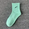 calzini Moda Donna Uomo Calzini Alta qualità Lettera Cotone traspirante Calzini da uomo Donna Solido nero bianco calcio basket calza sportiva calzini sportivi di lusso