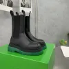 Däckdesigner stövlar kvinnor martin stövlar lyxiga chelsea martin knä stövel kvinnliga män motocykel fotled halv anti-slip modeplattform snö vinter mid boots bootie skor