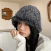 Berets Japanische Plüsch Eimer Hut Winter Verdickte Warme Casual Basin Cap Big Head Mode Kurze Krempe Winddicht Bob Hüte Für frauen Gorras