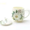 Tasses fleur blanche os chine tasse à café cuillère ensemble 400 ml tasse en céramique de luxe Topgrade porcelaine thé café fête Drinkware 231013