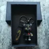 Moda mekanik ayı kişiselleştirilmiş araba lüks anahtarlık erkek ve kadın sevimli karikatür oyuncakları gündelik çift anahtarlık çantası Tag Hediye Tasarımcı Anahtarlık
