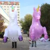 Incredibile costume da parata gonfiabile ambulante dell'unicorno che fa esplodere il vestito animale del cavallo della mascotte con il corno per lo spettacolo teatrale