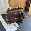 Mini-12-cm-Make-up-Tasche für Damen, Öl-Wachs-Leder, Kalbsleder, Rautenmuster, Gold-Hardware-Schnalle, Luxus-Handtasche, Matelasse-Kette, zwei goldene Kugeln, Umhängetasche, Box-Taschen, Sacoche