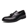 Scarpe eleganti da uomo Mocassini casual in pelle traspirante Ufficio commerciale per mocassini da guida Comodo slip on con nappa 231013