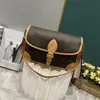 24SS Moda Kadın Tasarımcı Omuz Çantaları Yüksek Kaliteli Çantalar Flip Cover Box Deri Totes Güzellik Çantaları Lüks Klasik Crossbody